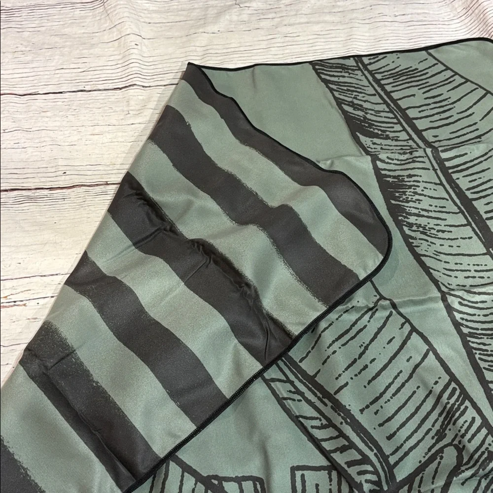 NWT Agua Bendita Adam Verde Leaf Tropical Beach Towel